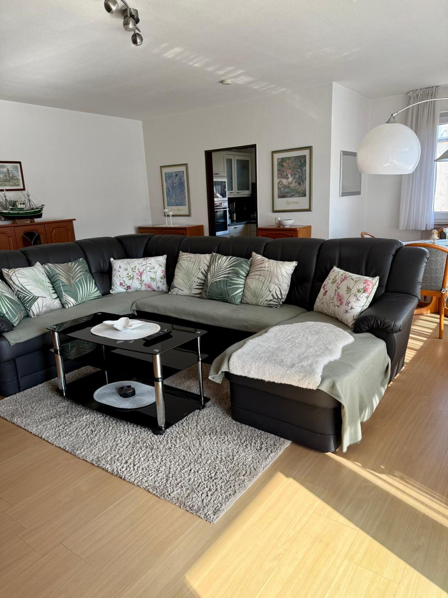 Lichtdurchflutete Grosse Wohnung Швельм Экстерьер фото